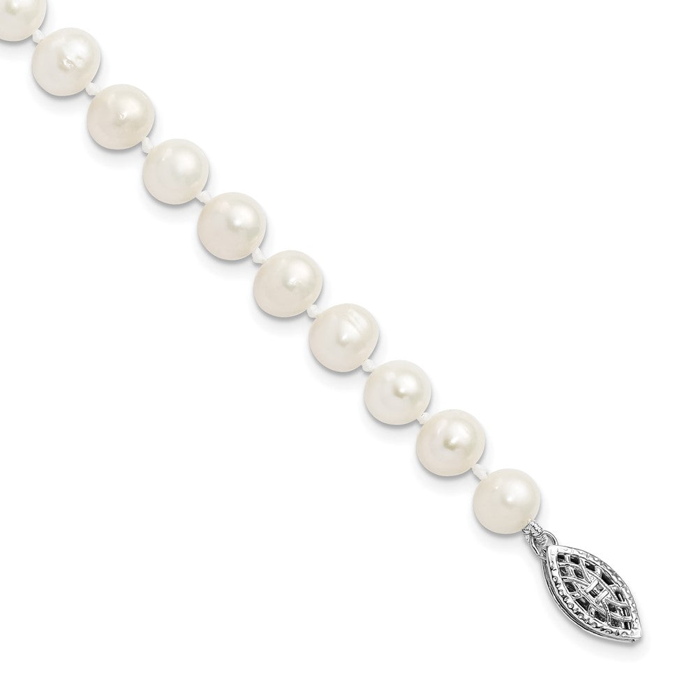 Sterling silver;Freshwater cultured pearl;Pearl clasp