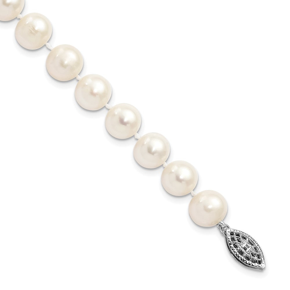 Sterling silver;Freshwater cultured pearl;Pearl clasp