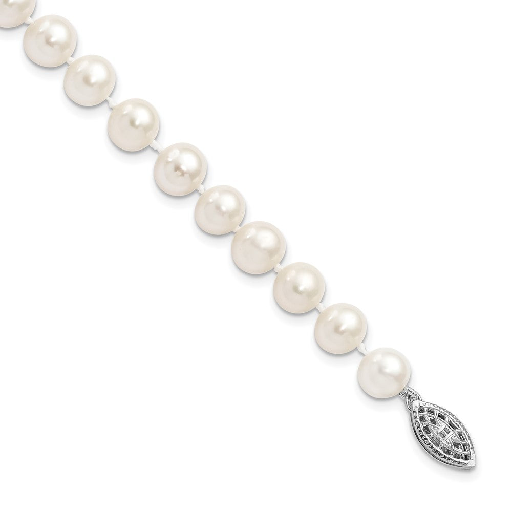 Sterling silver;Freshwater cultured pearl;Pearl clasp;White