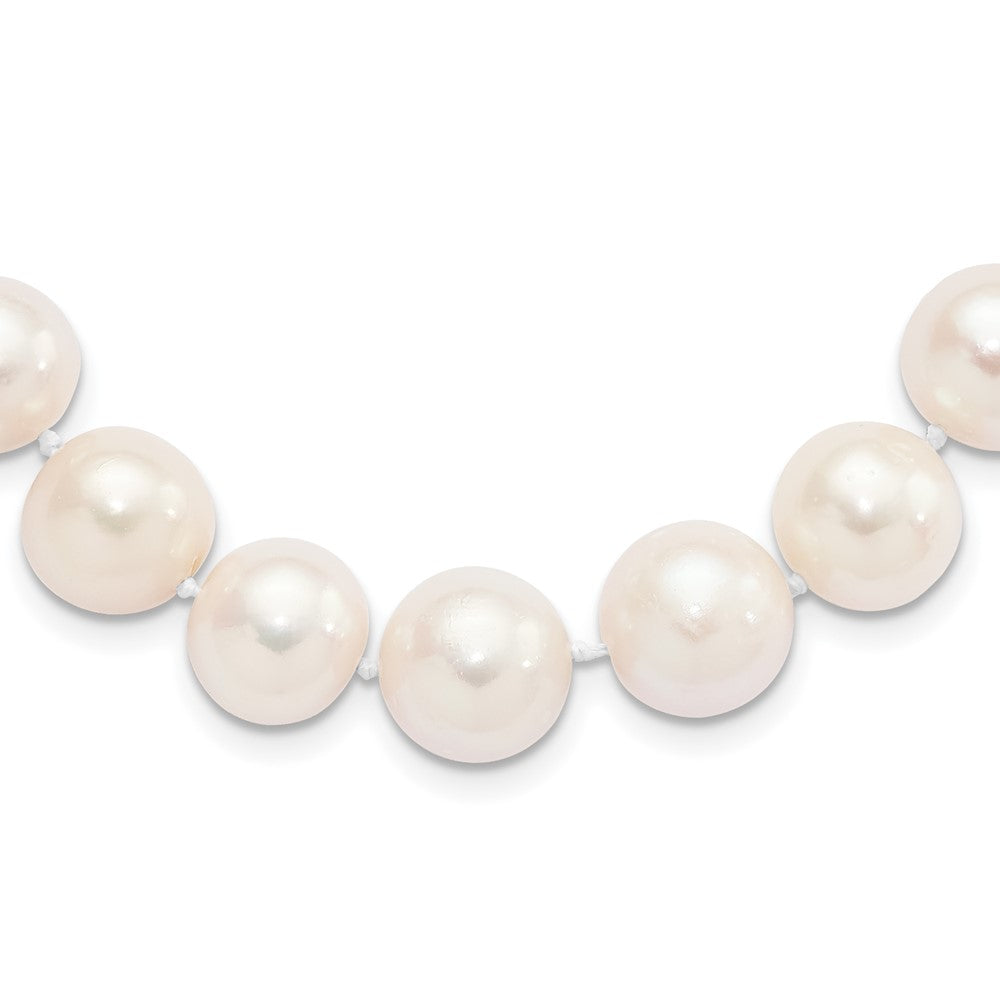 Polished;Sterling silver;Freshwater cultured pearl;Pearl clasp;White