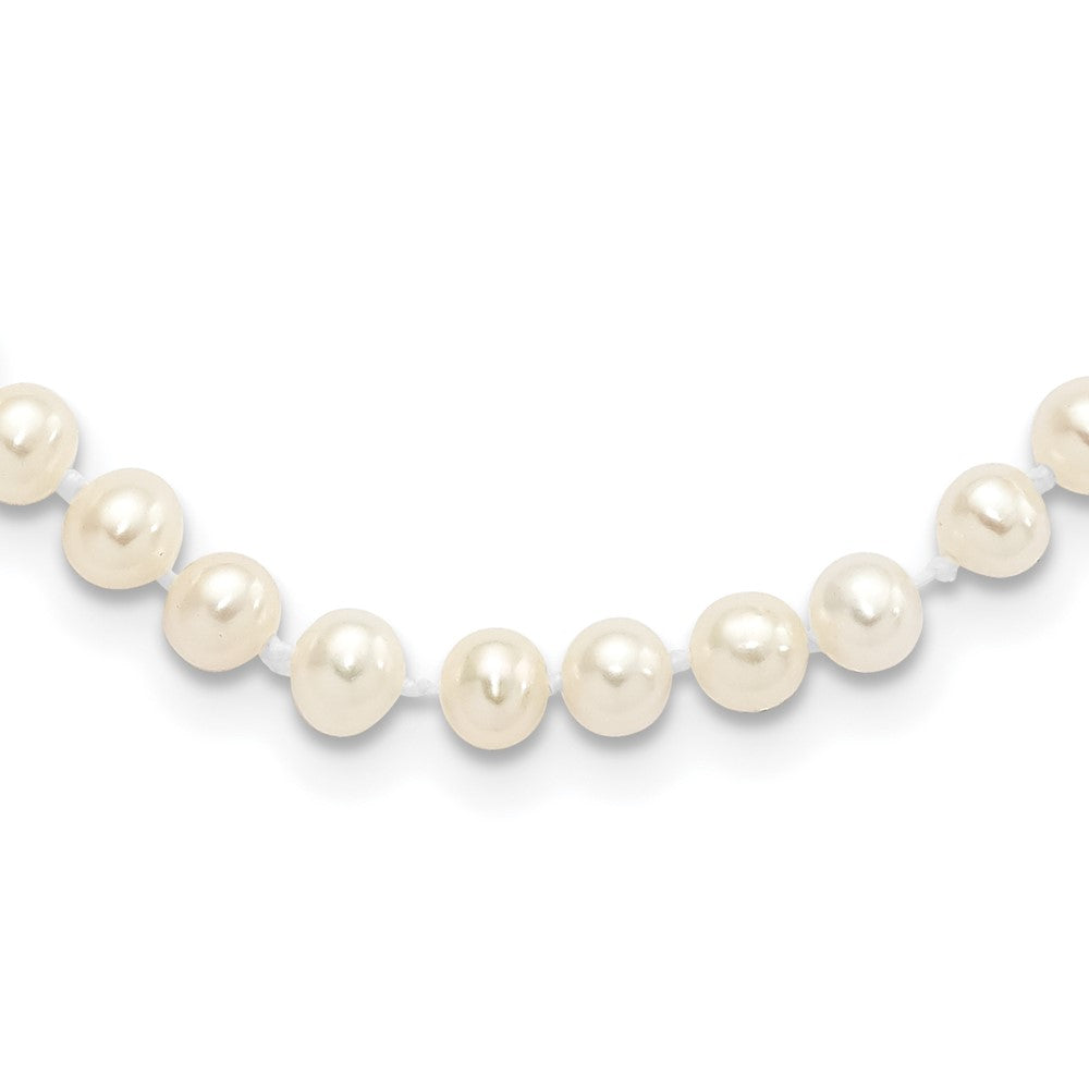 Polished;Sterling silver;Freshwater cultured pearl;Pearl clasp;White