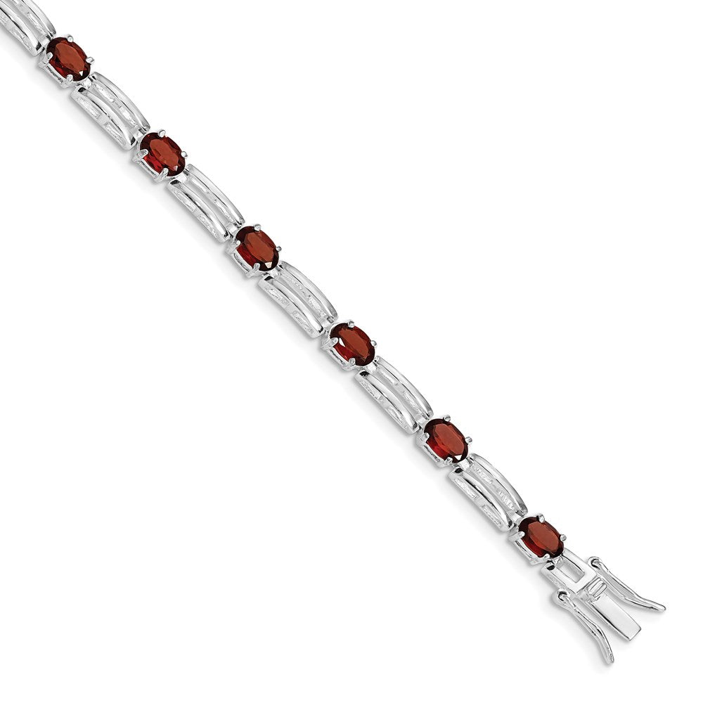 Polished;Sterling silver;Garnet;Box catch