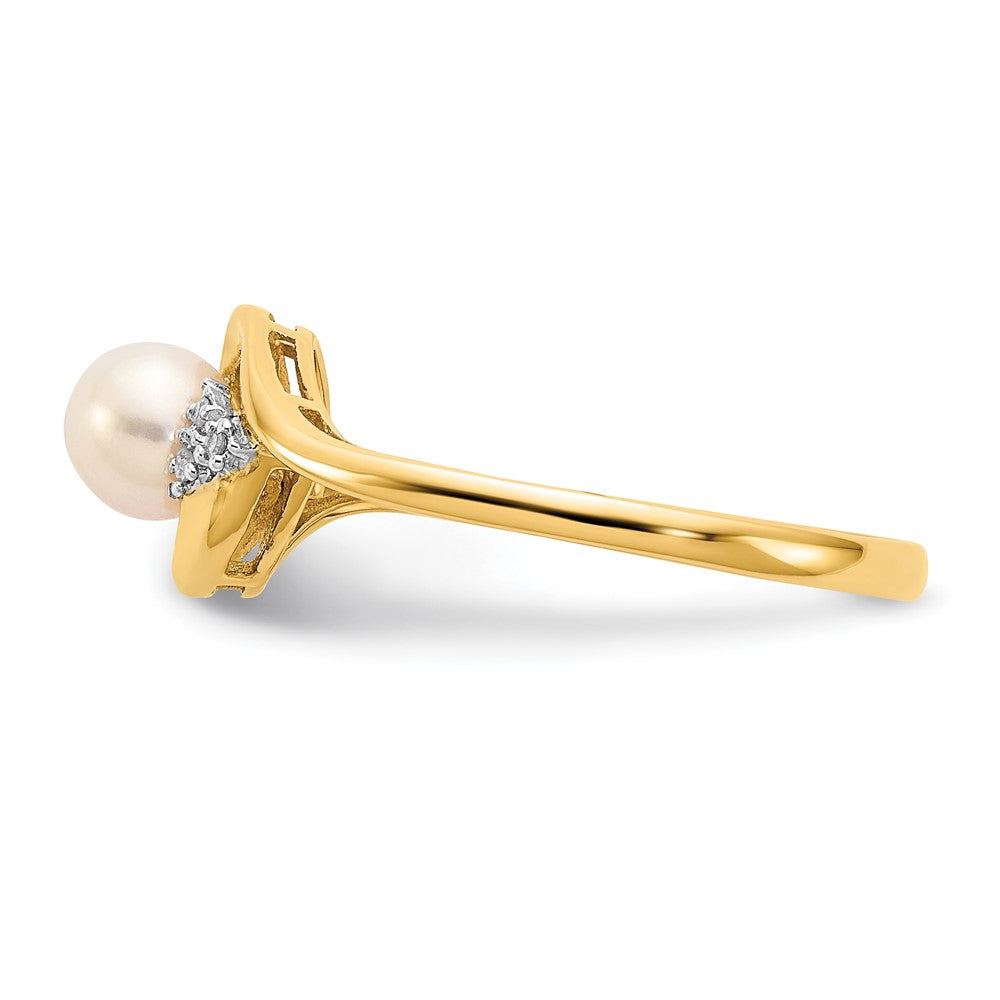 14k 5.5mm June/Freshwater Cultured Pearl and Diamond Ring