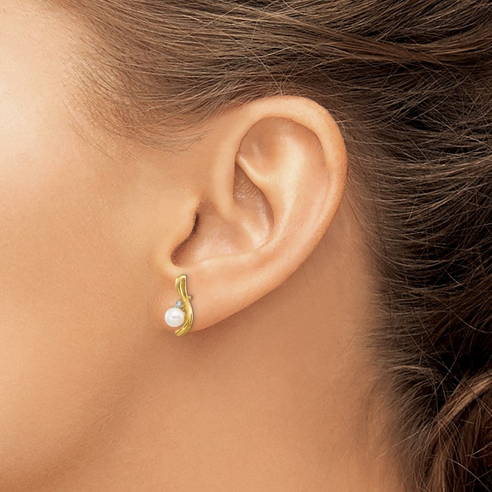 14k 4.5mm June/Freshwater Cultured Pearl and Diamond Post Earrings