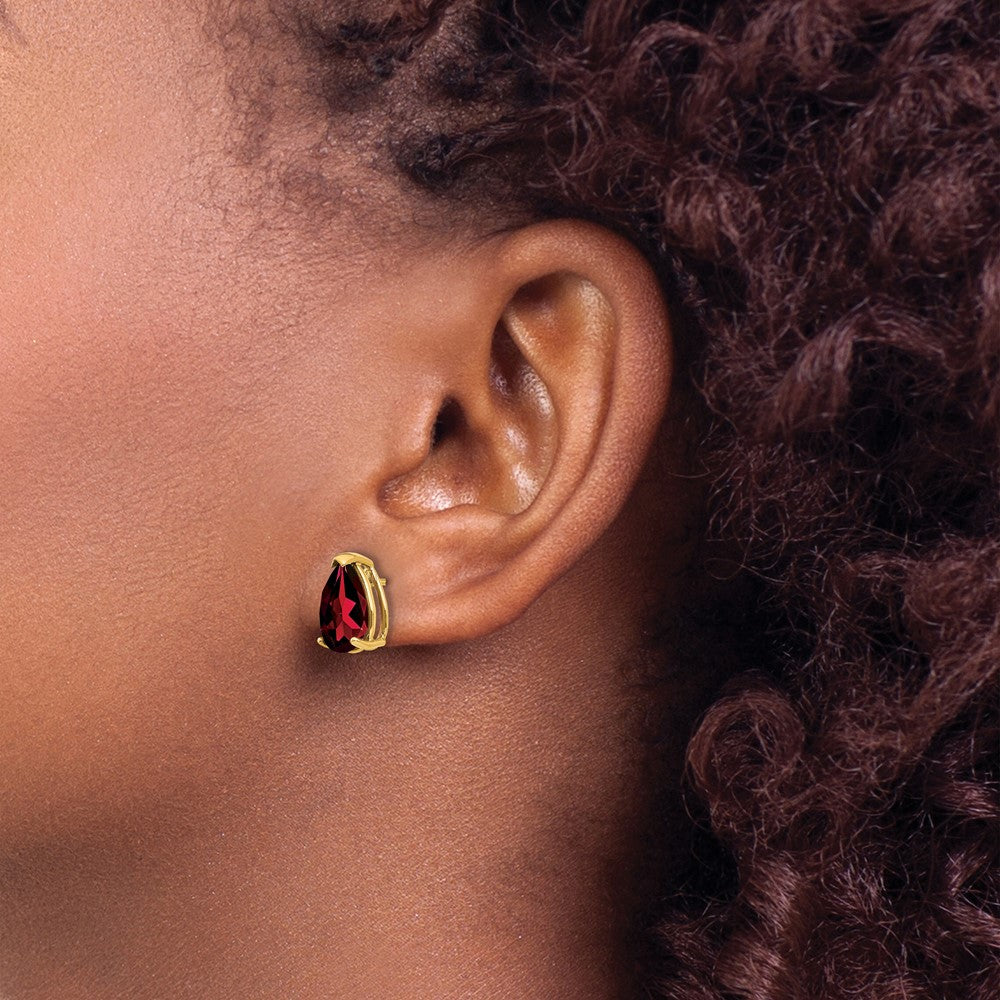 14k 10x7mm Pear Garnet Post Earrings