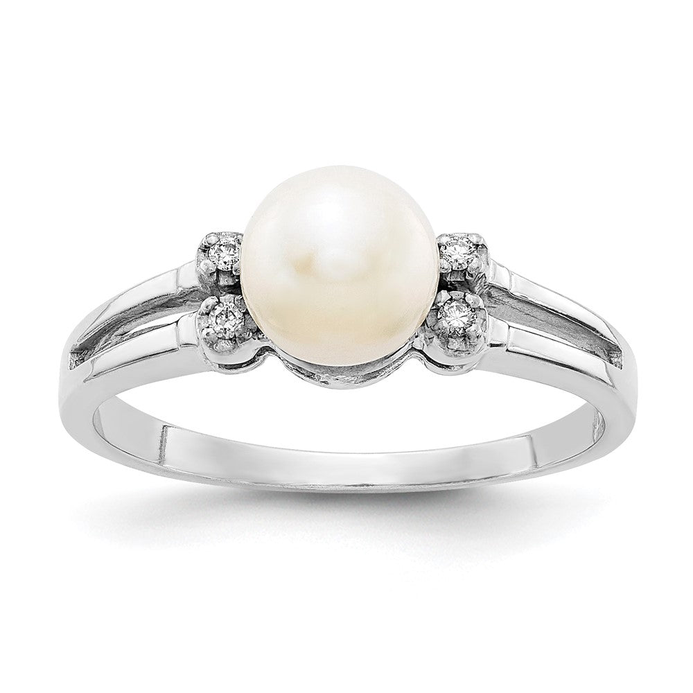 Casted;Polished;14K White gold;Freshwater cultured pearl;Diamond;Avail. in 10k yellow gold;Avail. in 18k yellow gold;Prong set;Avail. in 18k white gold;AA quality