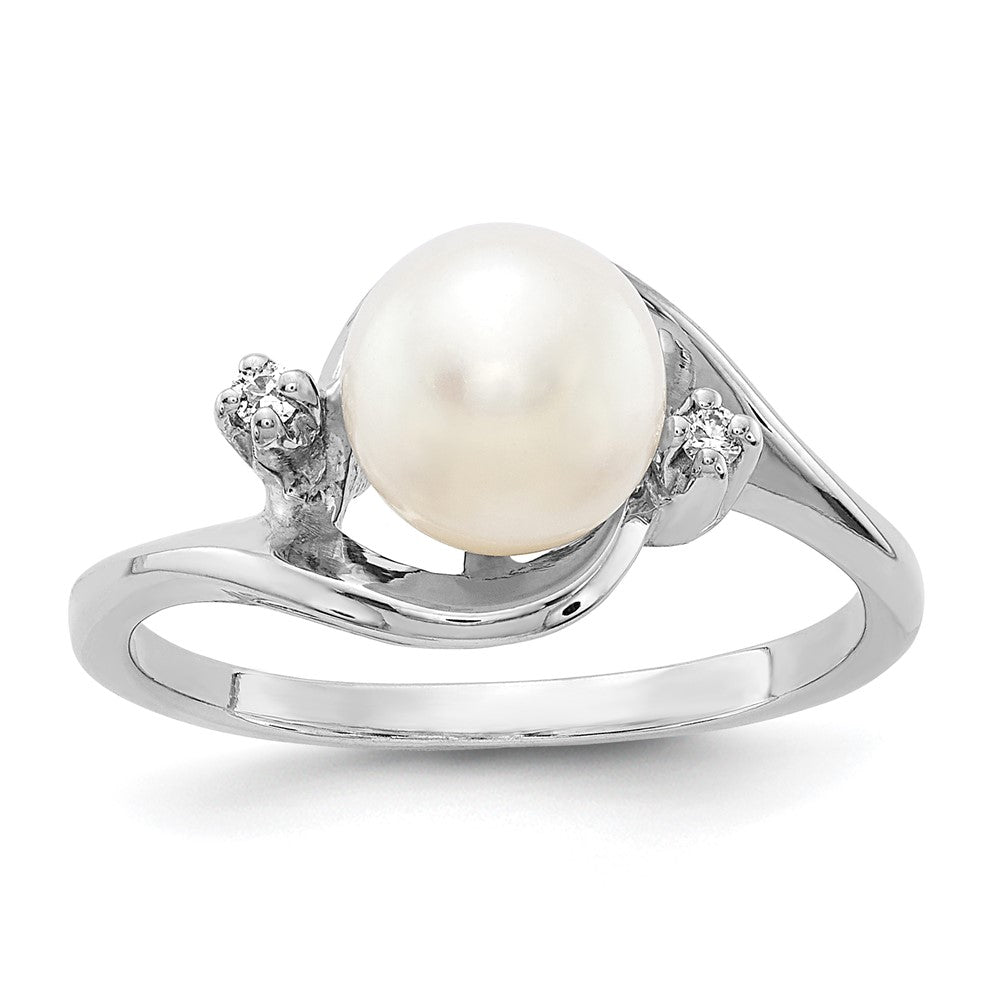 Casted;Polished;14K White gold;Freshwater cultured pearl;Diamond;Avail. in 10k yellow gold;Avail. in 18k yellow gold;Prong set;Avail. in 18k white gold;AA quality