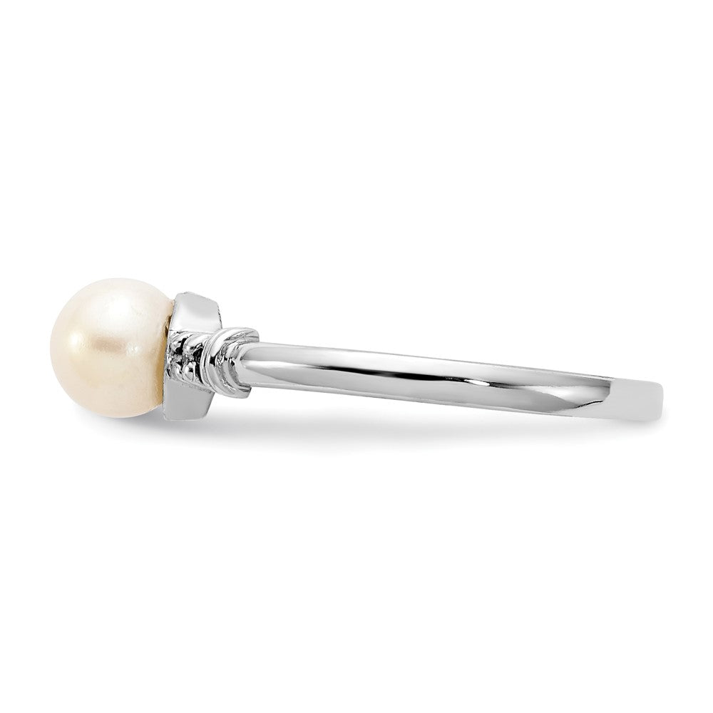 14k White Gold 5mm FW Cultured Pearl AA Diamond ring