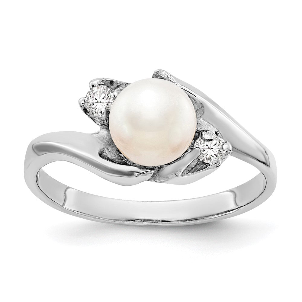 Casted;Polished;14K White gold;Freshwater cultured pearl;Diamond;Avail. in 10k yellow gold;Avail. in 18k yellow gold;Prong set;Avail. in 18k white gold;AA quality