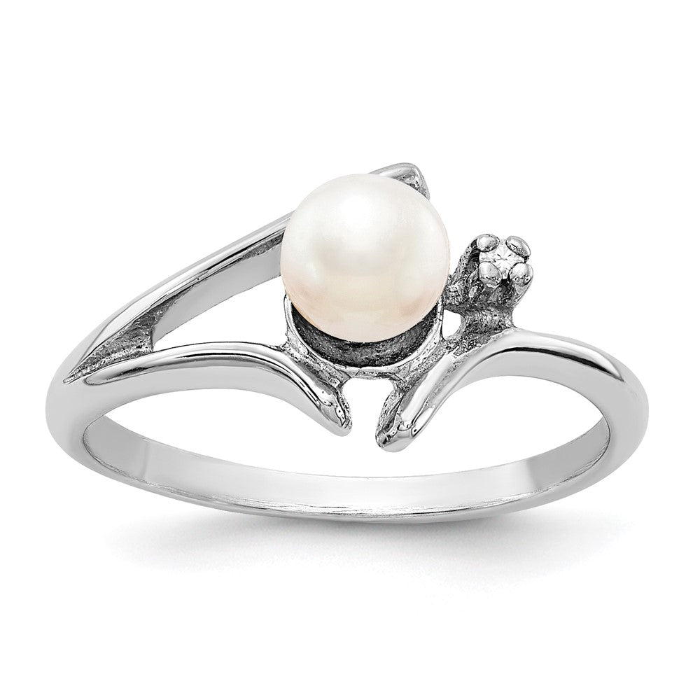 Casted;Polished;14K White gold;Freshwater cultured pearl;Diamond;Avail. in 10k yellow gold;Avail. in 18k yellow gold;Prong set;Avail. in 18k white gold;AA quality