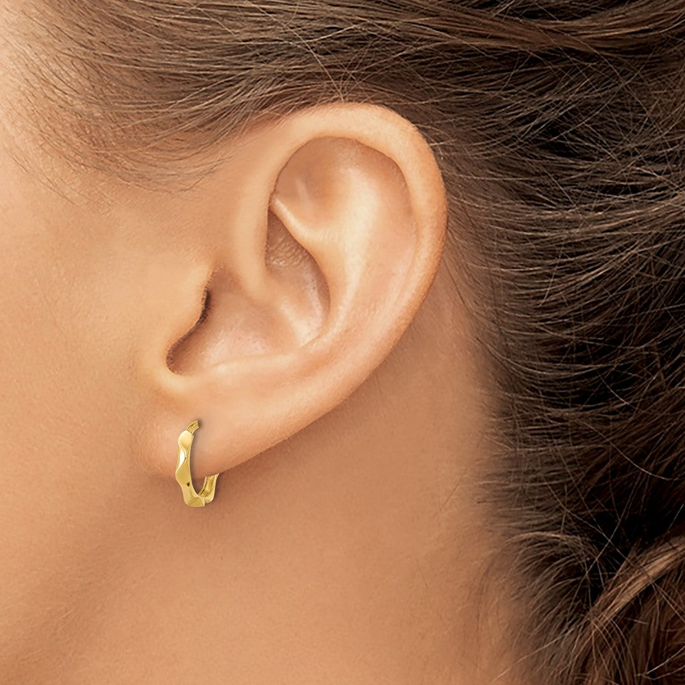 14K Polished Wavy Hinged Hoop Earrings